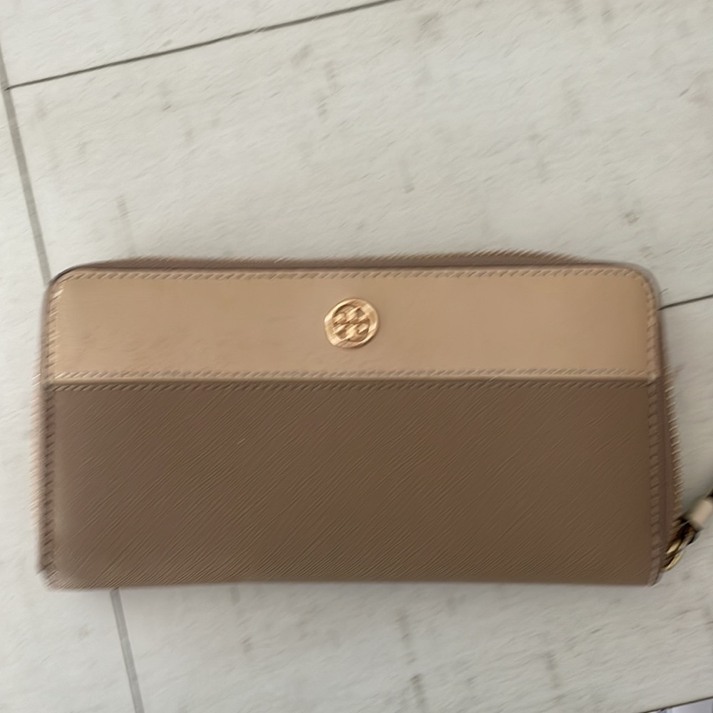 Tory Burch Robinson Color block zip wallet EUC